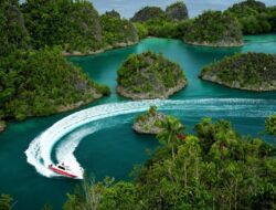 10 Pantai Terindah Di Indonesia, Tak Kalah Cantik Di Maldives