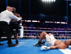 Derek Chisora Robohkan Joe Joyce Ke Didepan Oleksandr Usyk