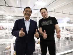 Luhut Akui Kendaraan Listrik Tesla Batal Bangun Pabrik Di Indonesia, Pertemuan Jokowi-Musk Sia-sia?