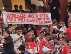 Viral! Fans Timpilihan Bawa Spanduk Sebagai Pratama Arhan Di Nonton Laga, Tulisannya Bikin Salfok