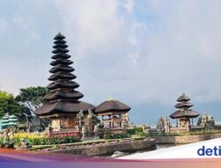 Pura Air Terbesar Bali Di Ditengah Danau Suci Baratan