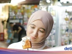 Potret Arafah Rianti Di Makan Nasi Padang dan Jajan S'mores