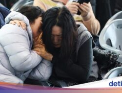 Jeritan Pilu Keluarga Korban Jatuhnya Jeju Air