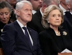 Bill Clinton Alami Gangguan Ingatan, Menunjukkan Tanda Parkinson