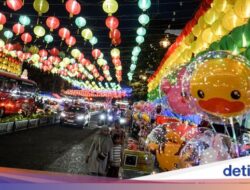 Meriah Dekorasi Lampion Imlek Di Solo