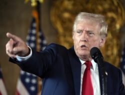 Trump Kobarkan Pertempuran Dagang Hingga Kanada dan Meksiko, Tarif Pembelian Barang Di Luar Negeri 25% Berlaku 1 Februari