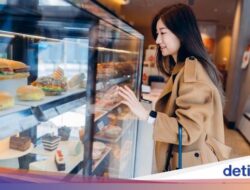 Wanita Jepang Ditangkap Lantaran Pencet-pencet Roti Hingga Toko