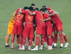 Patrick Kluivert Kantongi Olahragawan Potensial usai Tonton Laga Persija vs PSBS Biak