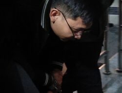 Tampang Pegawai KPK Gadungan Diseret Di Gedung Merah Putih