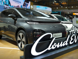 Wuling Segarkan Cloud EV dan Luncurkan Varian Terbaru Lite