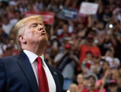 Jutaan Pegawai Pabrik Kendaraan Pribadi Jepang Bersiap Dihantam Tarif Donald Trump