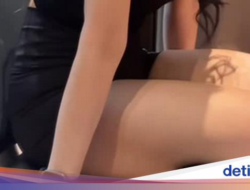 Kegemaran Kulineran, Denada Tambunan Cicip Ayam Tangkap dan Bakso Soimah