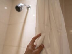 Mandi Malam atau Pagi Hari, Mana yang Lebih Baik? Ahli Mikrobiologi Buka Suara