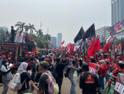 Belum Saatnya Bermesraan Di Pemerintah