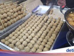 Seru! Jajan Kebab hingga Bakso Bakar Jumbo Di Jalan Semangka
