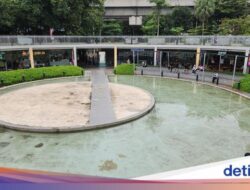 Dua Wajah (Pengunjung) Blok M