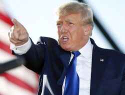 Trump Kenakan Tarif 100% Sebagai Layar Lebar Untuk Luar Amerika