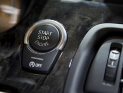 Kenapa Menyalakan Mesin Kendaraan Pribadi Sekarang Dipencet Bukan Diputar?