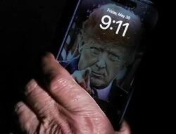 Layar Kunci HP Donald Trump Karena Itu Pergunjingan Di Media Sosial