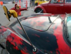 Kenapa Kendaraan Pribadi Terbaru Sekarang Tak Pakai Antena Tongkat Lagi?