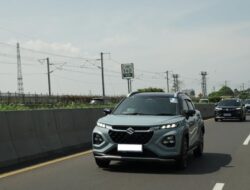 Suzuki Fronx Melesat Asapi Lawan