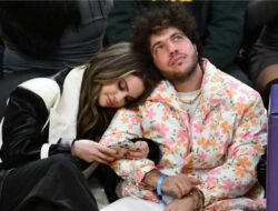 Pernikahan Selena Gomez dan Benny Blanco Dikabarkan Ditunda