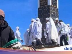 Rombongan Putih-putih Hingga Puncak Gunung Lawu Viral, Apa yang Mereka Lakukan?