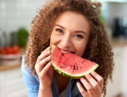 Waspada! Ini 3 Bahaya Makan Buah Di Perut Kosong yang Jarang Diketahui