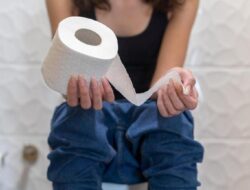 Ginjal Bermasalah Bisa Ketahuan Lewat Air Kencing, Begini Mendeteksinya