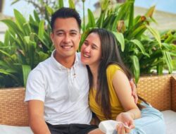 Eza Gionino Berlutut Minta Maaf Hingga Istri Untuk Perbaiki Rumah Tangga