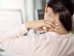 Viral Bikin Ngilu! Perempuan Ini Curhat ‘Patah Leher’ Pada Nguap Terlalu Lebar