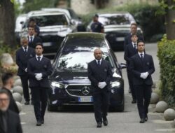 Pemakaman Giorgio Armani Digelar Tertutup Di Kampung Halaman