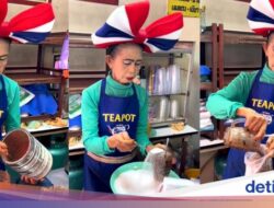 S3 Marketing! Penjual Es Legendaris Nyentrik Ini Sukses Hibur Pelanggan