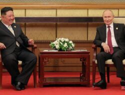 Petugas Korut Lap Bangku Kim Jong Un Usai Bertemu Putin Biar DNA Tak Dicuri