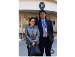 Viral Foto Lawas Menkeu Purbaya Berambut Gondrong, Benarkah?