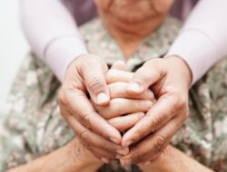 Pilu! Cerita Wanita Hingga AS Temani Kedua Orang Tuanya Jalani ‘Bunuh Diri Medis’