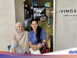 Momen Hangat Herfiza Novianti Pada Makan Bersama Keluarga