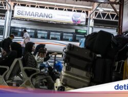Arus Libur Akhir Tahun Mulai Terasa Di Stasiun Tawang Semarang
