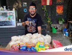 Warung Makan & Seniman Jogja Ini Beri Makan Gratis buat Mahasiswa Sumatera