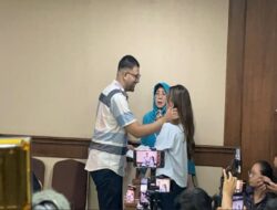 Momen Romantis Ammar Zoni Elus Pipi Ahli Kepuasan Kamelia Bikin Pengunjung Sidang Baper