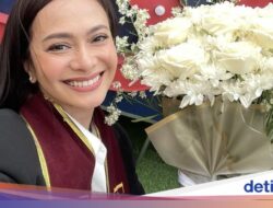 Ersa Mayori Kulineran Seru sambil Mengerjakan Thesis Hingga Kafe bareng Anak