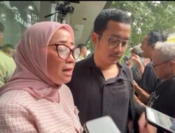 Ibunda Delpedro Menangis Sesudah Anaknya Divonis Bebas