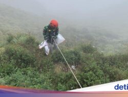 Pendaki Buang Sampah Di Area Susah Dijangkau, Petugas Sampai Turun Tebing Di Rinjani