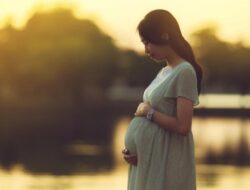 Cerita Wanita Punya Bayi Kembar Hingga Usia 41 usai 8 Kali IVF dan Keguguran