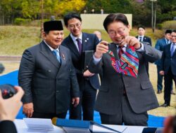 Prabowo Hadiahi Kepala Negara Korsel Baju Khusus Sebagai Bobby