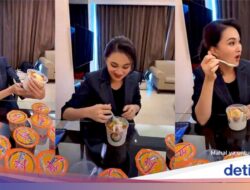 Sherly Tjoanda Review Es Campur Durian, Begini Celetukan Kocaknya