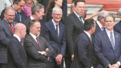 Apa yang Dilakukan Elon Musk dan Regu Cook Pada Menemani Trump Ke China?