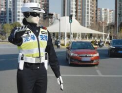 Atur Lalu Lintas, China Resmi Terjunkan Android Polisi Di Jalan