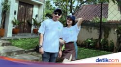 Resmi Tunangan, Ini Momen DJ Una Makan Bareng Kekasih hingga Keluarganya