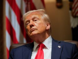 Genderang Pertempuran Dagang, Trump Ancam Tarif 100% yang Berani Pajaki Google, Meta, dan Apple!